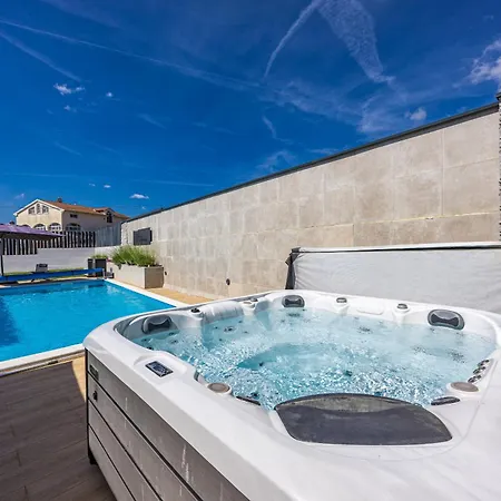 Beauty Near Rovinj For 7 People With 55 M2 Private Heated Pool, Wellness & Kids Playground Villa Matohanci
