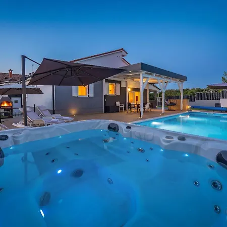 Beauty Near Rovinj For 7 People With 55 M2 Private Heated Pool, Wellness & Kids Playground * Matohanci