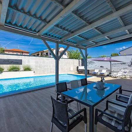 Beauty Near Rovinj For 7 People With 55 M2 Private Heated Pool, Wellness & Kids Playground * Matohanci