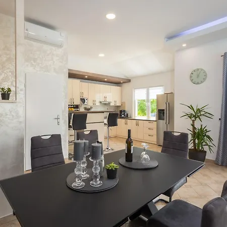 Beauty Near Rovinj For 7 People With 55 M2 Private Heated Pool, Wellness & Kids Playground *