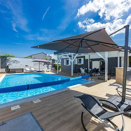 Beauty Near Rovinj For 7 People With 55 M2 Private Heated Pool, Wellness & Kids Playground Villa