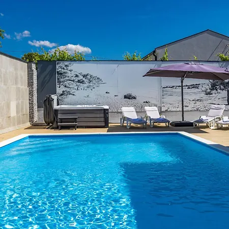 Beauty Near Rovinj For 7 People With 55 M2 Private Heated Pool, Wellness & Kids Playground Matohanci