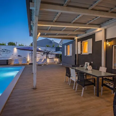 Beauty Near Rovinj For 7 People With 55 M2 Private Heated Pool, Wellness & Kids Playground