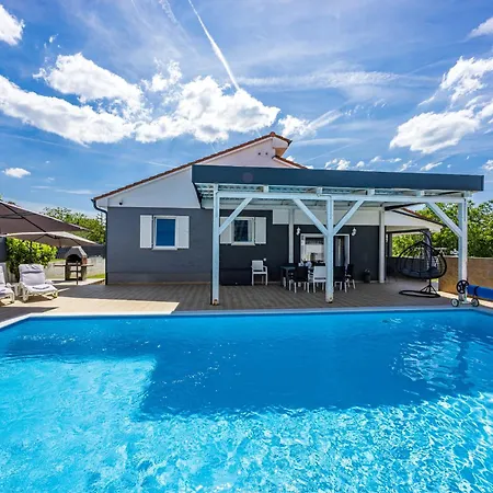 Beauty Near Rovinj For 7 People With 55 M2 Private Heated Pool, Wellness & Kids Playground Villa *